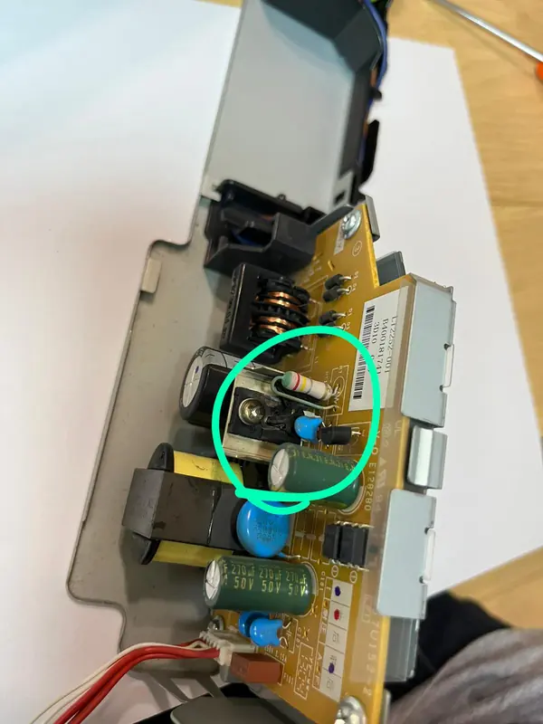 影印機電源板維修：綠圈係燒壞嘅元件